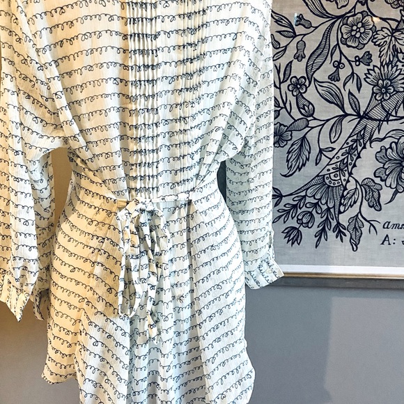 Free People sheer cream blouse w Navy pattern - Picture 9 of 10